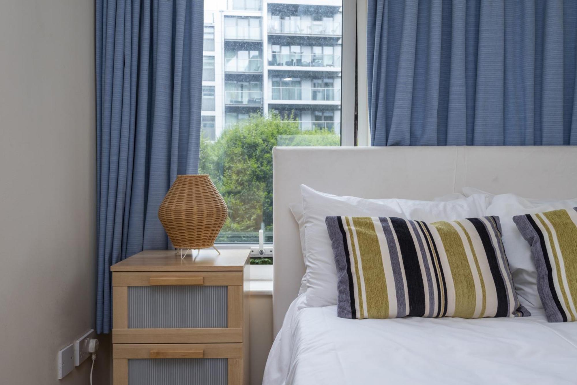 Riverside Apartment Londra Exterior foto